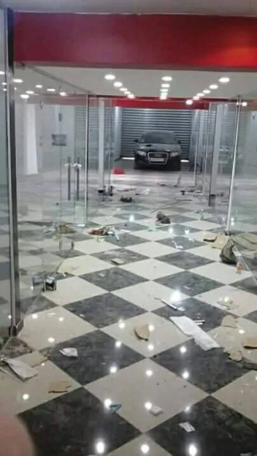 Vitrine en verre trempè et siparation amouvible