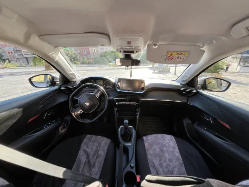 Peugeot 208 2021 
