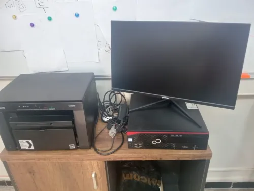 Pc de bereau et imprimante et fax