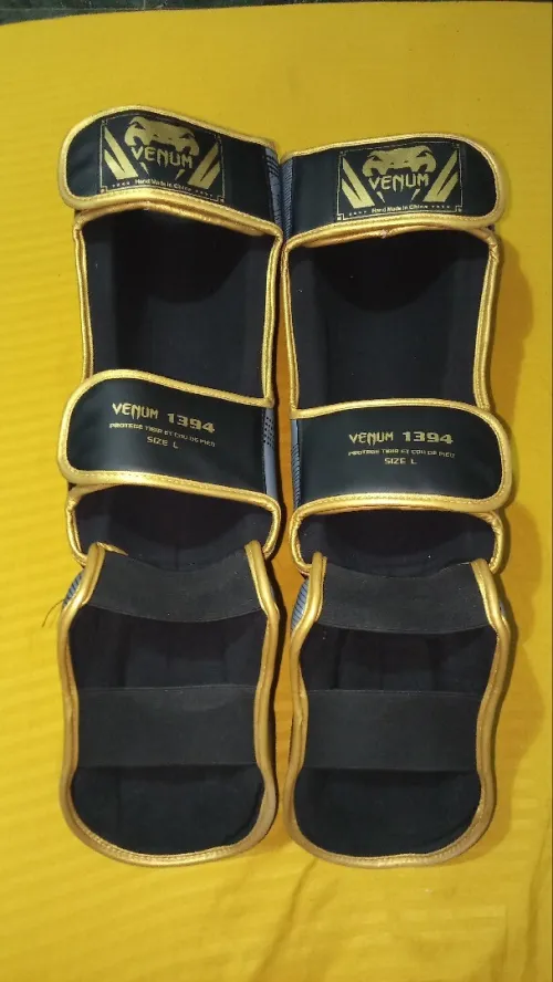 Protege tibia professional (kick boxing - Muay Thai) venum