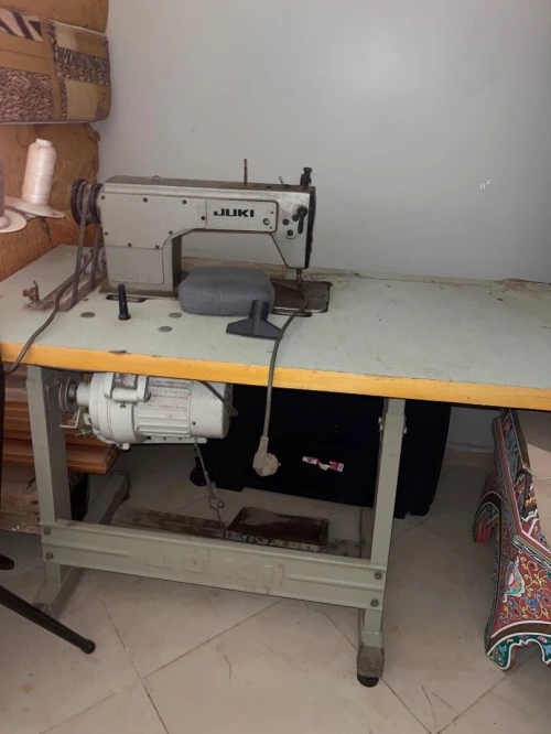 Une machine a coudre
