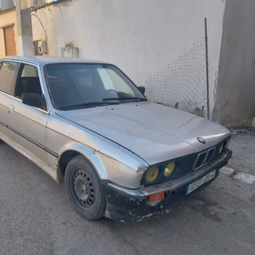 BMW E30 1986 