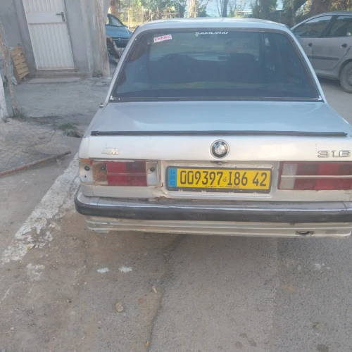BMW E30 1986 
