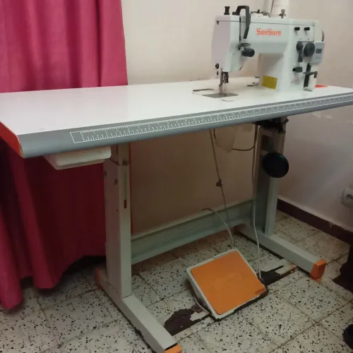 آلة خياطة machine à coudre