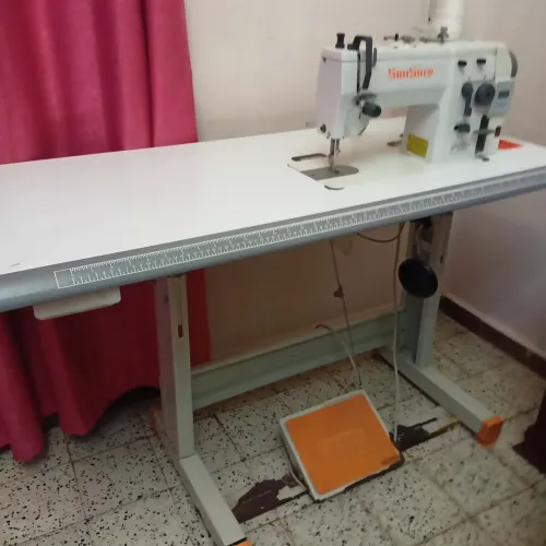 آلة خياطة machine à coudre