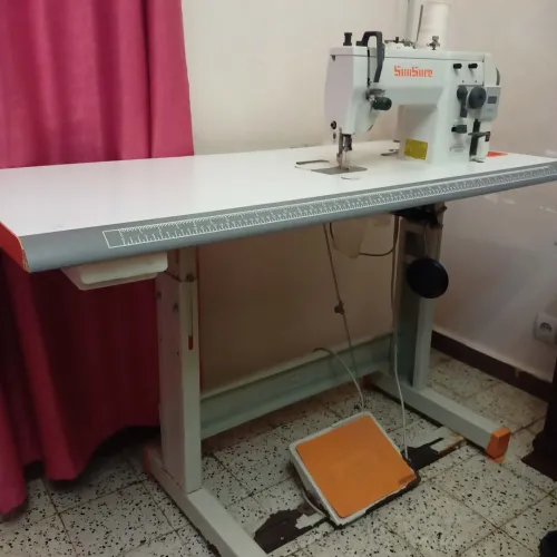 آلة خياطة machine à coudre