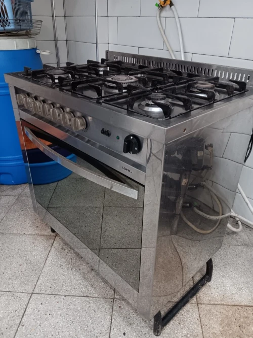 Cuisinière professionnelle commercialle.