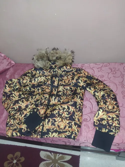 doudoune Versace avec capuche fourrure taille L XL 