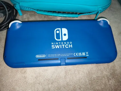 Nintendo switch lite 2021 + 3 jeux + chargeur original
