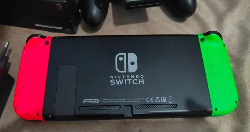 Nintendo switch V2 2022 flashée puce 128 go excellent état