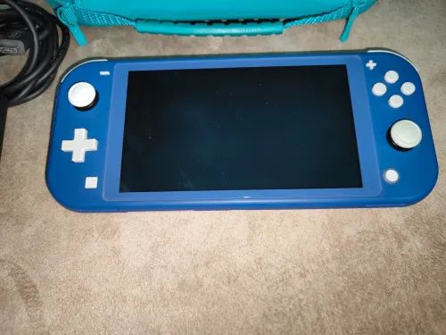 Nintendo switch lite 2021 + 3 jeux + chargeur original