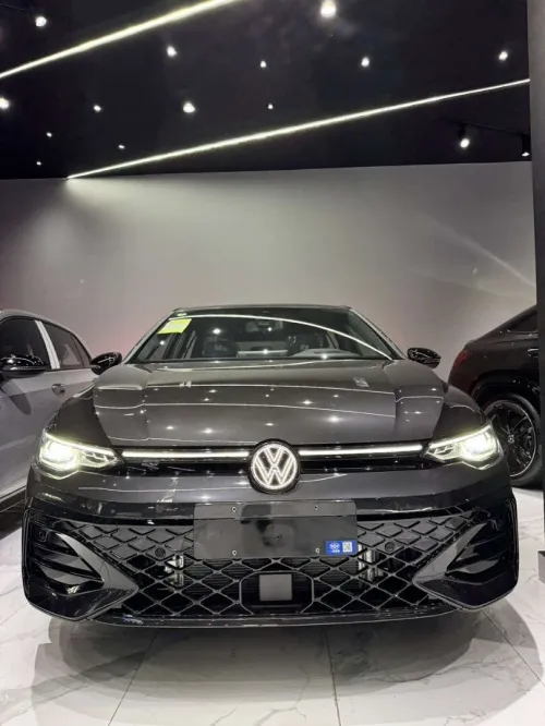 Volkswagen Golf 8 2025 R-Line