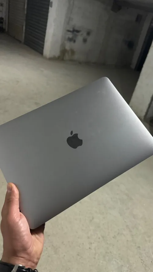 Mac book pro 2022 m2 512GB