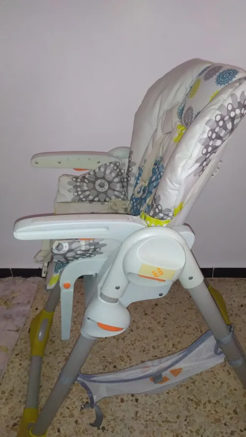 Chaise haute bébé marque Chico 