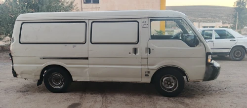 Mazda E2000 2002