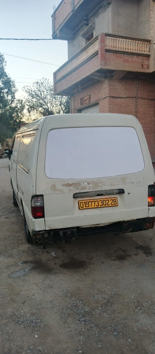 Mazda E2000 2002