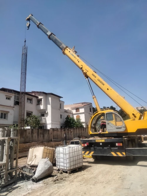 Location grue et Clark Hakim tout type de travaille