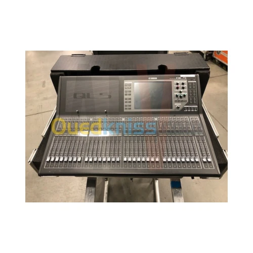 TABLE DE MIXAGE NUMÉRIQUE YAMAHA QL5 