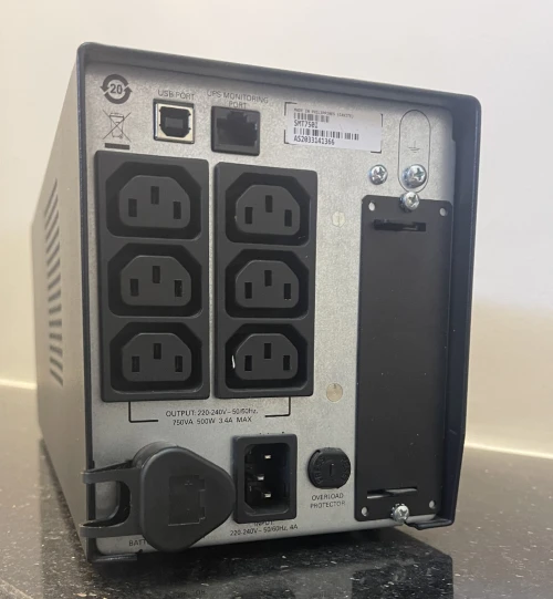 Onduleur APC Smart UPS 750VA LCD 230V
