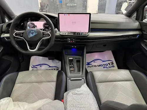 Volkswagen Golf 8 2025 R-Line