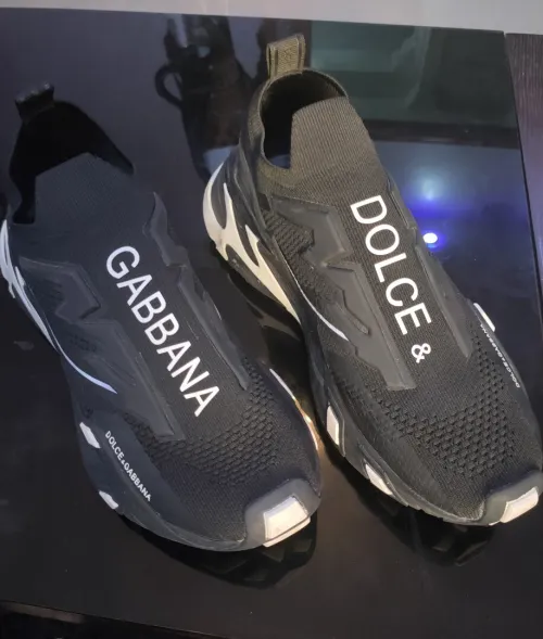 2 chaussures originals marque 