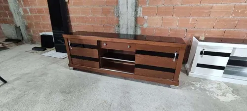 Table TV tendance en bois hêtre
