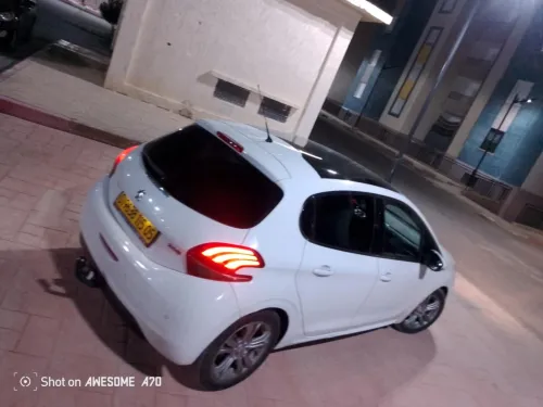 Peugeot 208 2015 Allure Facelift