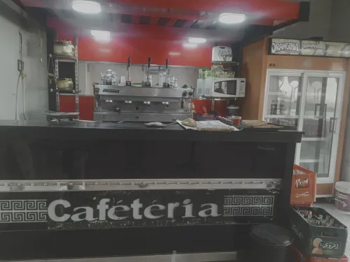 machine café Conti, décore, tables et autres