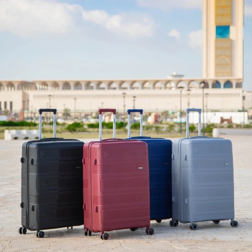 Série de trois Valises Omaska Maze Incassables En 100% Polypropylène BOURDEUX 