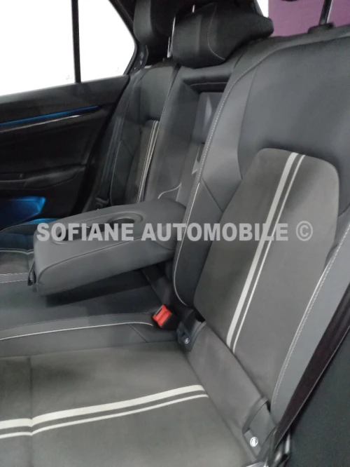 Volkswagen Golf 8 2025 R-Line