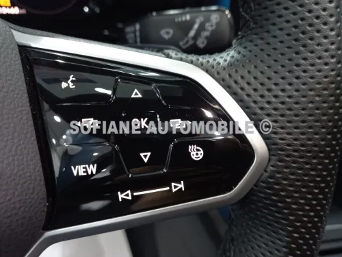 Volkswagen Golf 8 2025 R-LINE (𝘽𝙇𝘼𝘾𝙆 𝙀́𝘿𝙄𝙏𝙄𝙊𝙉) FULL OPTIONS ✪ VOLANT CHAUFFANT -SIEGE ELECTRIQUE MEMOIRE   ✪