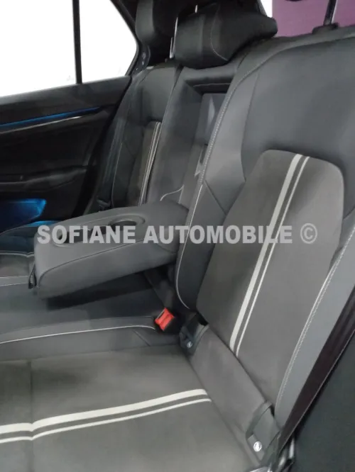 Volkswagen Golf 8 2025 R-Line
