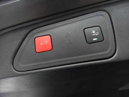 Peugeot 3008 2022 GT  𝑻𝑶𝑼𝑻𝑬 𝑶𝑷𝑻𝑰𝑶𝑵 ✪ MALLE ELECTRIQUE + CHARGEUR SANS FIL ==> 𝟭𝟳 𝟬𝟬𝟬 𝗞𝗺 ✪