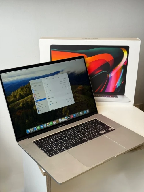 Macbook Pro 2019 touchbar i7 32gb ram 1to stockage