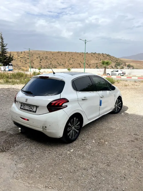 Peugeot 208 2015 Active Facelift