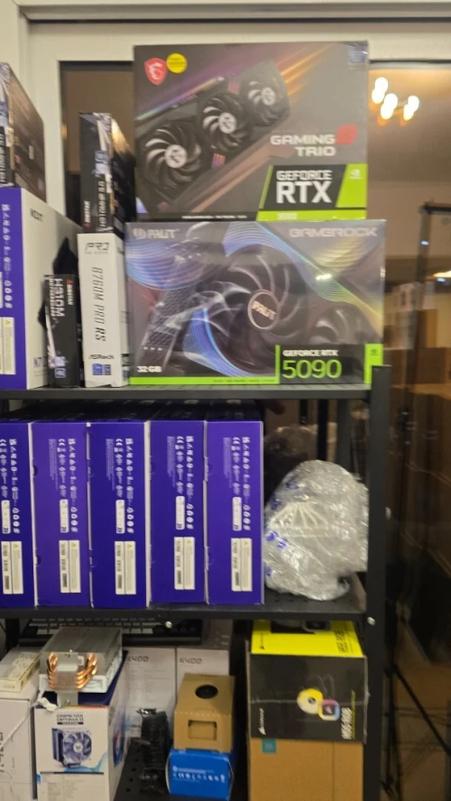 Rx 6700XT 12GB Rtx 3080 10gb 