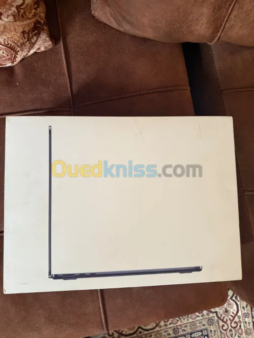 MacBook Air m3 16/256 coffrée 