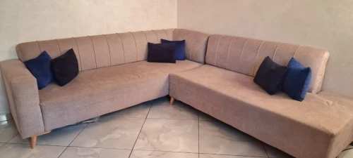 Foteuil L avec 6 jetés en bleu