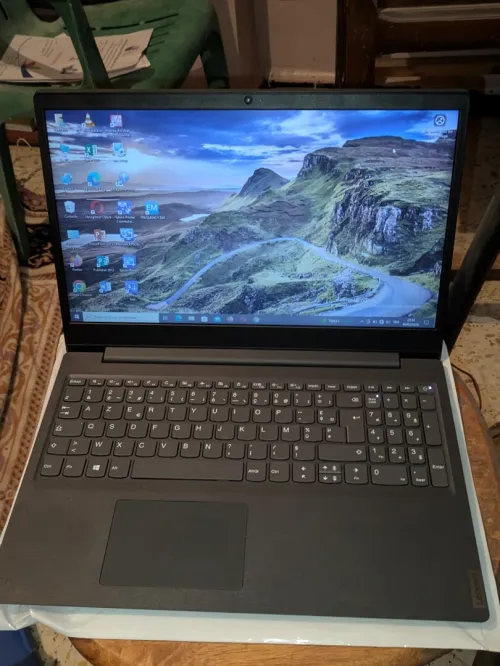 Lenovo v15 ada
