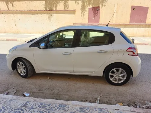 Peugeot 208 2015 Access Facelift