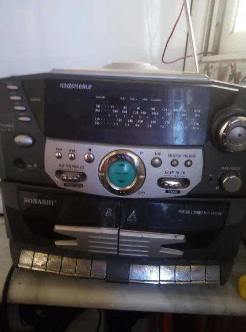 Lot de radios walcmane chaîne stéréo sony + SONACHI RADIO+AMPLIFICATEUR