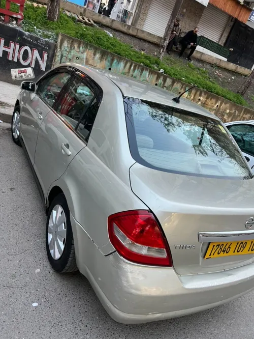 Nissan Tiida 5 portes 2009 Tiida 5 portes