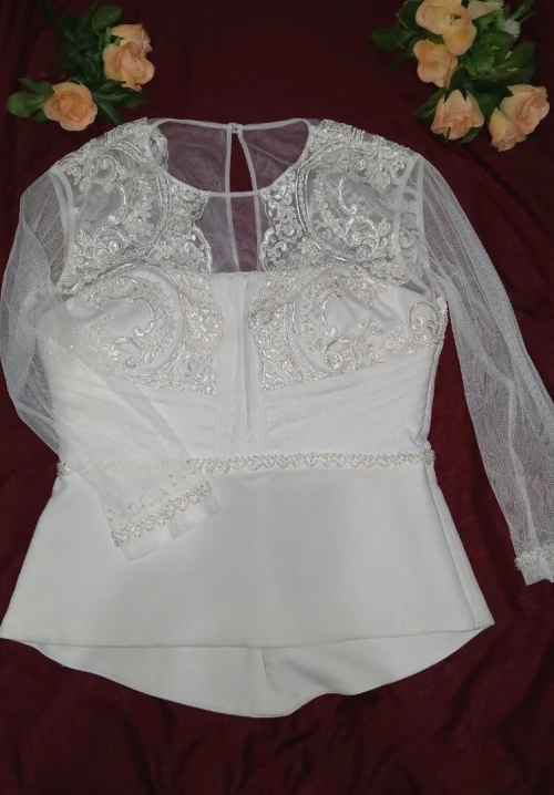Ensemble blanc élégant pour cérémonie ou soirée    طقم أبيض أنيق للمناسبات أو السهرات    