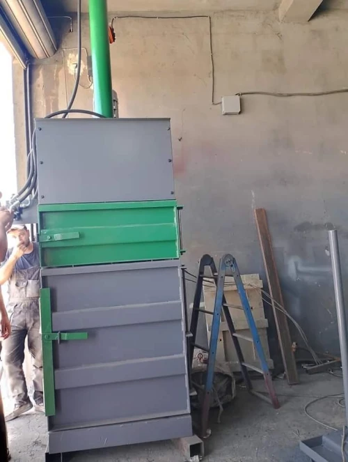 Press hydrauliques pour le plastique carton et cannette 