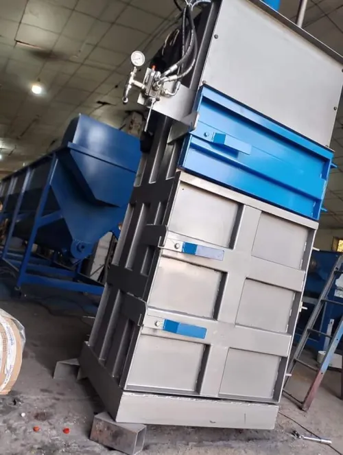 Press hydrauliques pour le plastique carton et cannette 