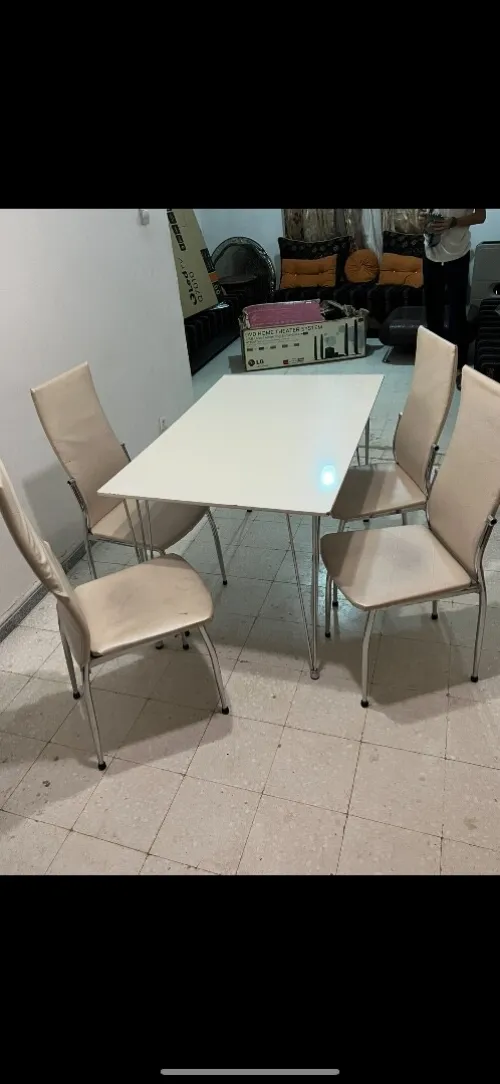 طاولة ب4كراسي