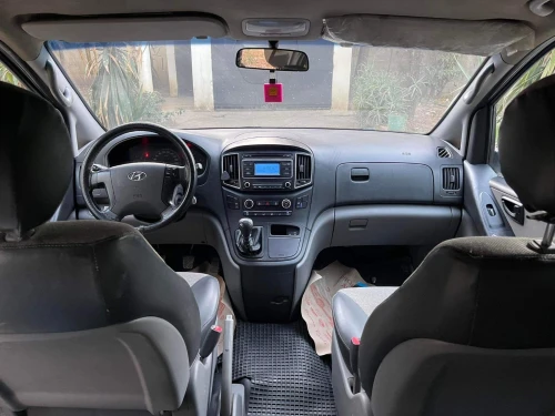LOCATION MINI VAN