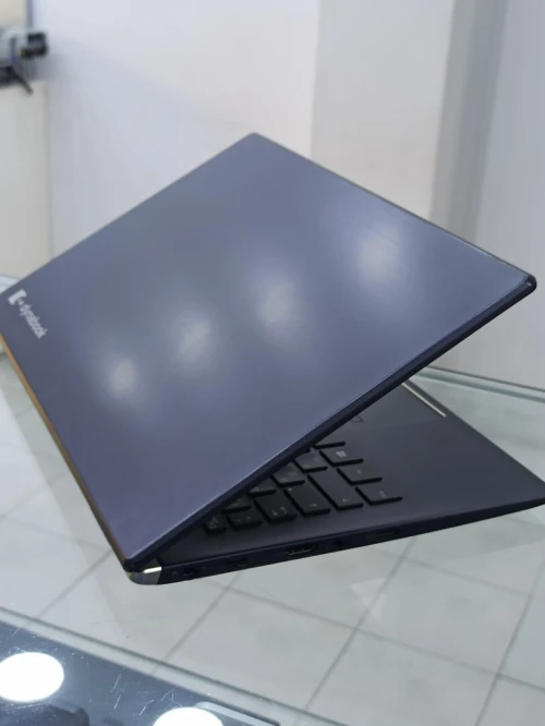 LAPTOP DYNABOOK X30L-J-10H i5-10210U / 08GB RAM / 256GB SSD / 13.3" / INTEL IRIS XE