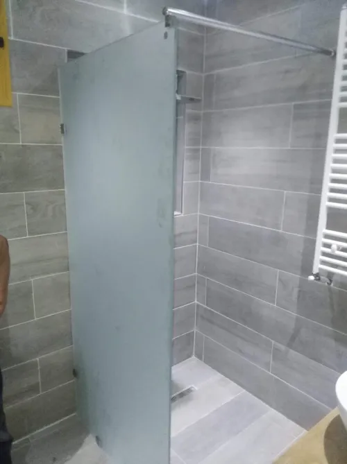 cabine douche garde-corps 