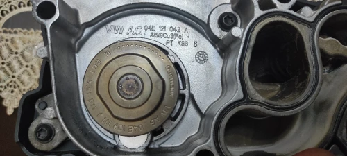 Pompe à eau vw tsi d'origine 